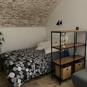 https://studio-avec-une-belle-vote-en-pierre.midi-pyreneeshotels.com