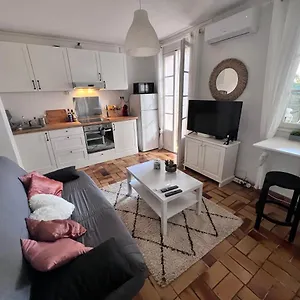 https://sympathique-studio-en-rez-de-jardin-dans-rsidence.fr-provencehotel.com